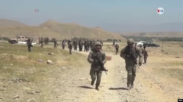 EE.UU. bombardea a talibanes EE.UU. bombardea a talibanes para defender fuerzas afganas tras acuerdo de paz