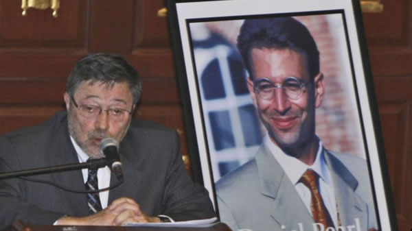 Daniel Pearl Pakistán revoca condena a los asesinos del periodista estadounidense Daniel Pearl