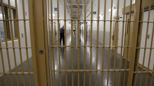 Mexicano indocumentado Mexicano indocumentado que llegó con 13 años a EEUU consiguió asilo pero lleva 18 meses detenido