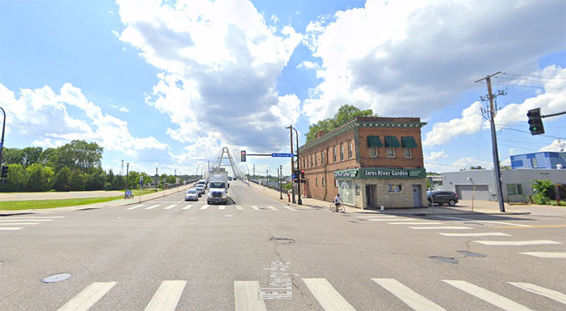 Un muerto y dos heridos tras accidente de 3 vehículos en el noreste de Minneapolis Lowry Avenue