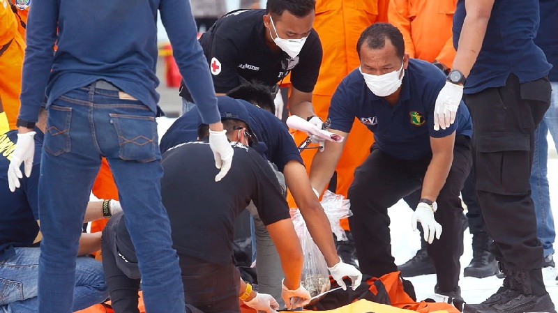 Indonesia Indonesia localiza cajas negras de avión de pasajeros de Sriwijaya Air