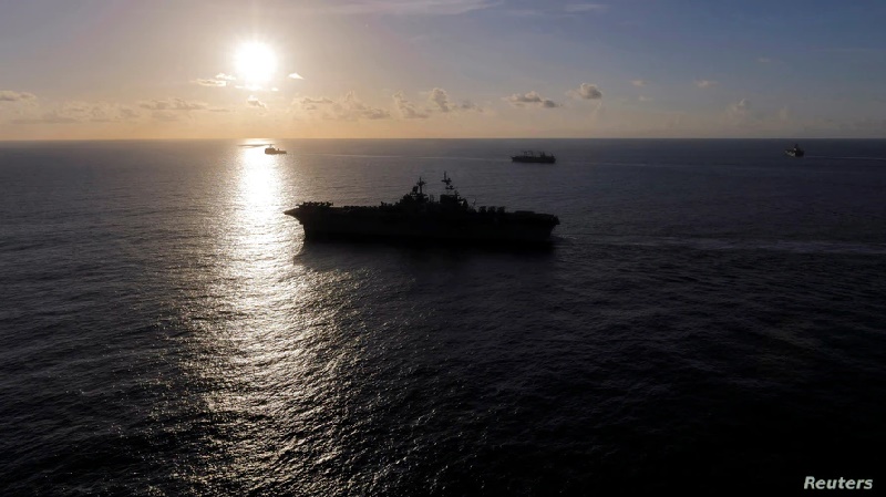 Inmigrantes cubanos Inmigrantes cubanos se atrincheran en un barco panameño en las Islas Caimán