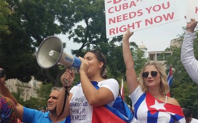 Cubanos reclaman a la Casa Blanca