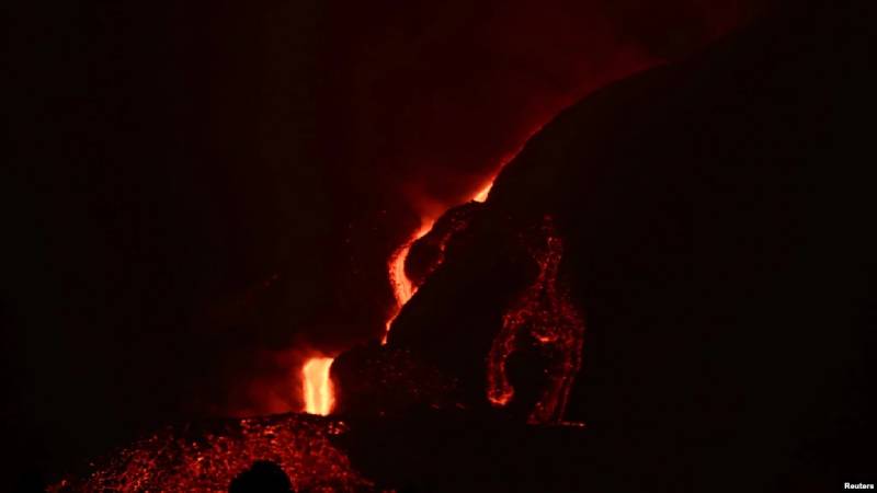 La Palma registra un fuerte terremoto mientras continúa la erupción del volcán La Palma