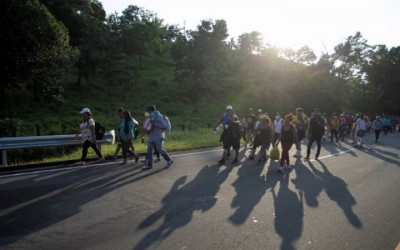 migrantes reanudan caravana en México