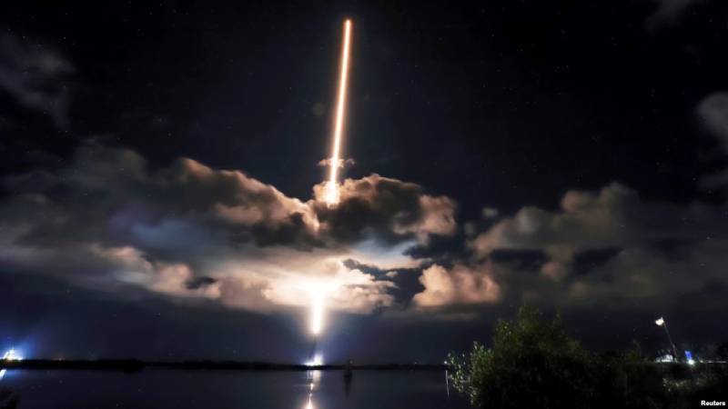 La nave espacial Lucy de la NASA, sobre un cohete Atlas 5 de United Launch Alliance para una misión para estudiar los asteroides troyanos en el sistema solar exterior, se lanza desde Pad-41 en la Estación de la Fuerza Espacial de Cabo Cañaveral, en Cabo Cañaveral, Florida./Foto: Reuters.