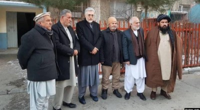 Talibanes liberan a profesor detenido