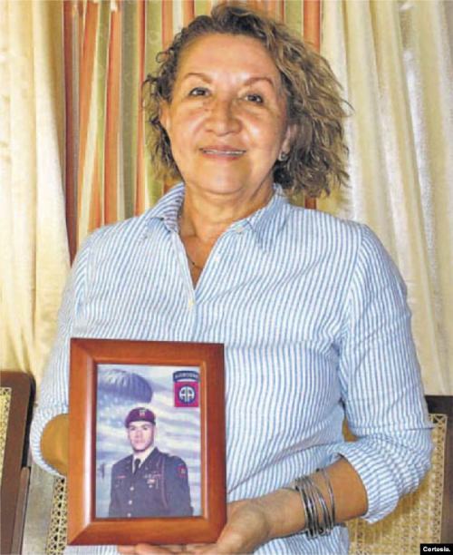 Myrna Argueta, madre del astronauta de origen salvadoreño, Frank Rubio. [Cortesía de La Prensa Gráfica de El Salvador]