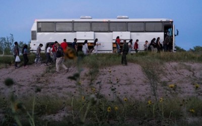 Juez frena liberación de migrantes en la frontera