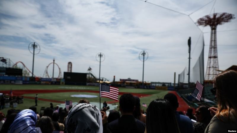 La Casa Blanca deroga controvertida normativa migratoria de la era Trump