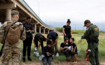 México traslada hacia la capital a venezolanos expulsados de EEUU