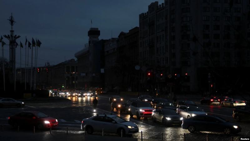 Misiles rusos alcanzan objetivos de infraestructura en Kiev y otras ciudades