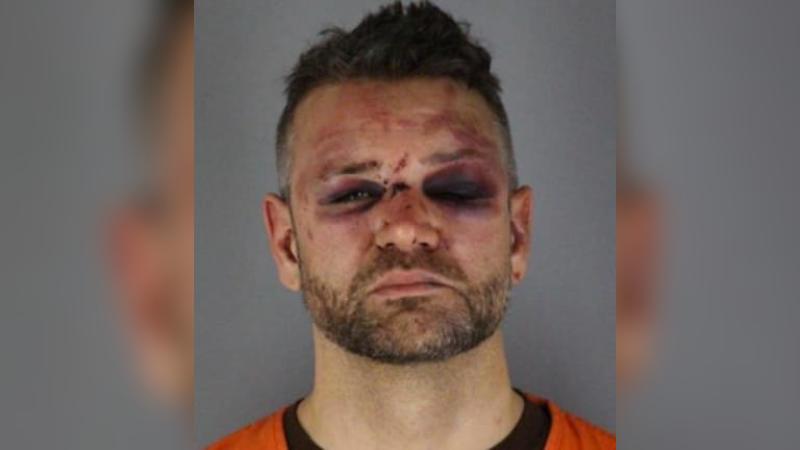 Acusado por posesión ilegal de armas tras incidente en un bar de Minneapolis incidente en un bar de Minneapolis