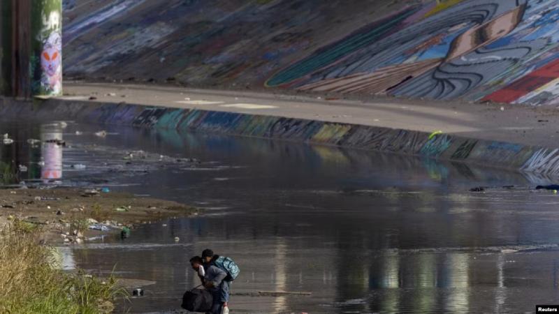 islote entre frontera México-EEUU