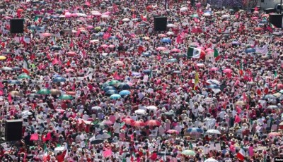 Miles de mexicanos protestan contra reforma electoral