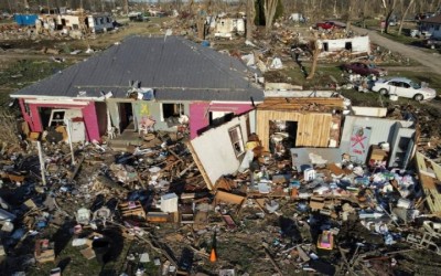 Aumenta a 32 cifra de muertos por tormentas y tornados en EEUU