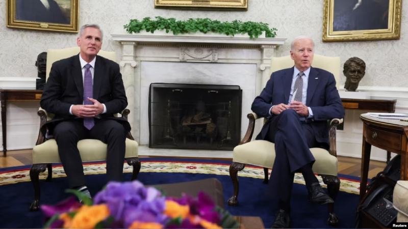 Biden concluye “optimista” tras reunión sobre deuda del gobierno con McCarthy