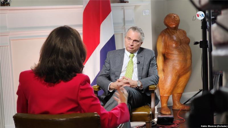 Canciller de Costa Rica a la VOA: "El país no puede recibir más migrantes"