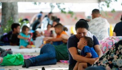 Menores migrantes detenidos en EEUU podrán hablar más tiempo con su familia
