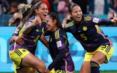 Linda Caicedo, sobreviviente de cáncer, encandila en debut triunfal de Colombia en el Mundial