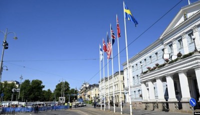 Biden llega a Helsinki para reunirse con líderes nórdicos y elogiar adhesión de Finlandia a la OTAN