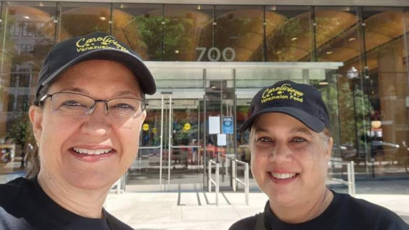 Migrantes venezolanas reinventaron los platillos típicos de su país y ahora triunfan con su emprendimiento en EEUU