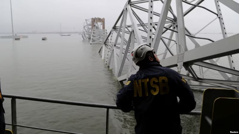 Carguero que chocó contra puente de Baltimore fue sometido a mantenimiento, dicen funcionarios Carguero que chocó contra puente de Baltimore