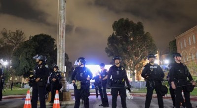 Policía antimotines en campus de UCLA tras choques entre manifestantes por guerra en Gaza