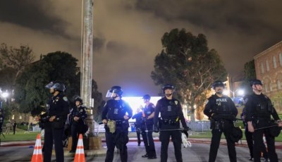 Policía antimotines en campus de UCLA tras choques entre manifestantes por guerra en Gaza