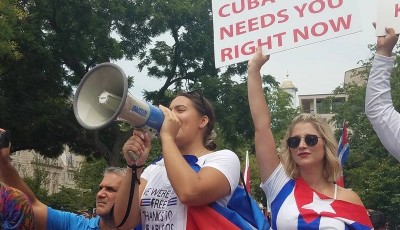 Cubanos reclaman a la Casa Blanca