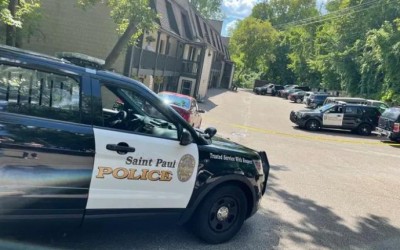 Hallan a una mujer muerta en un apartamento de St. Paul