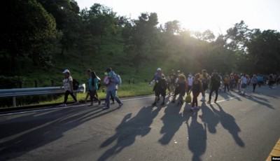 migrantes reanudan caravana en México