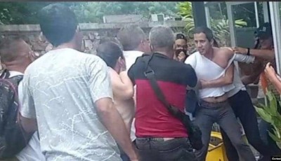 agreden a líder opositor Juan Guaidó