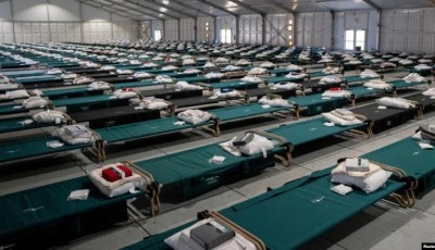 Migrantes duermen en las calles bajo el frío intenso de Nueva York