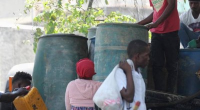 Haitianos huyen de la anarquía