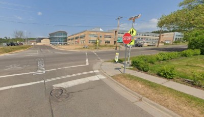 Estudiante herida tras ser atropellada en un cruce peatonal en Minnesota