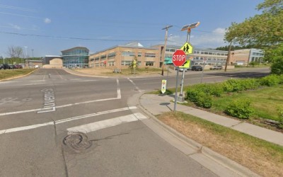 Estudiante herida tras ser atropellada en un cruce peatonal en Minnesota