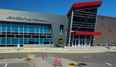 Estudiante de 14 años arrestado por portar arma en primer día de clases en St. Paul