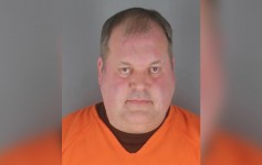 Profesor universitario arrestado por robo serial de piezas de fusil AR-15